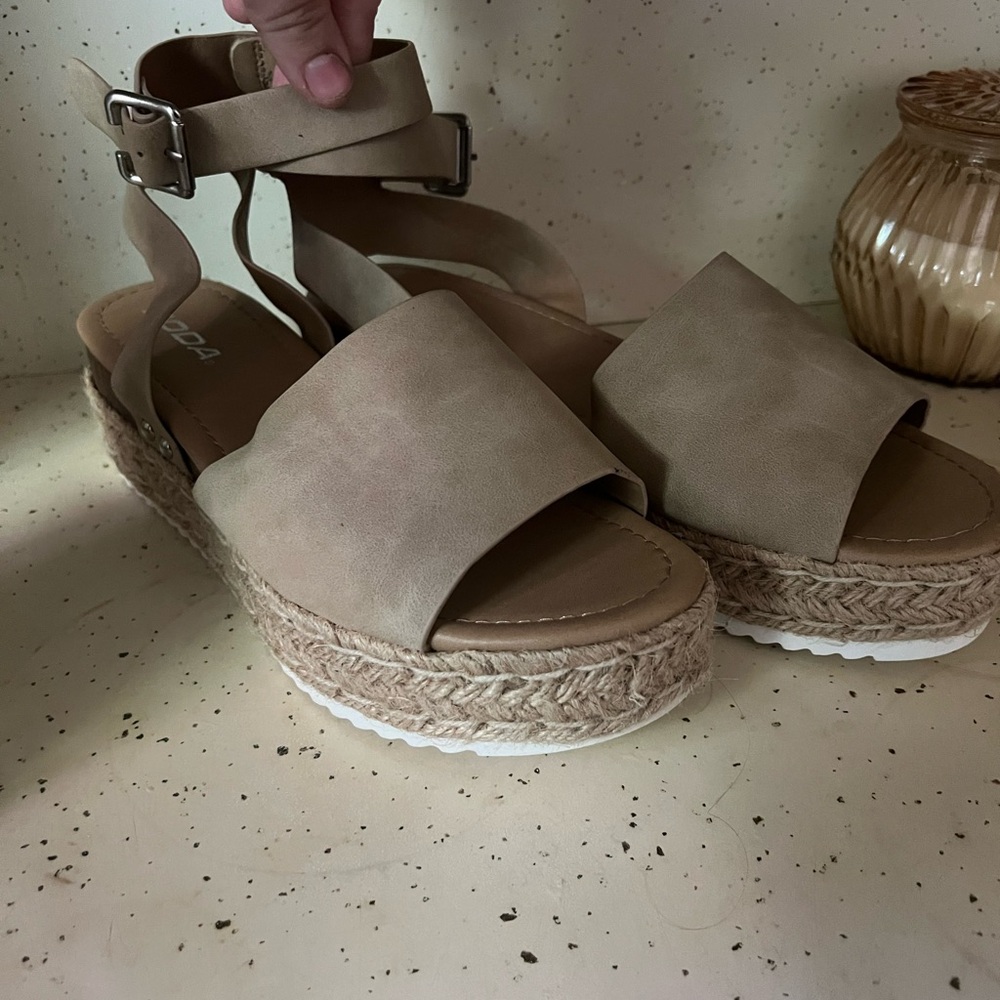 Tan platform sandals from red dress boutique NEVER BEEN WORN